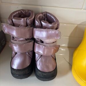 Kids kamik velcro snow Boots size 6